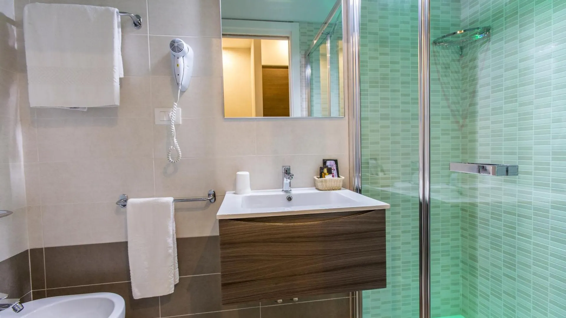 Hotel Touring Lido di Jesolo 3*,  İtalya