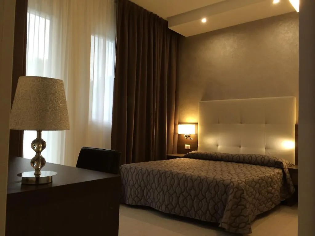 Hotel Touring Lido di Jesolo 3*,